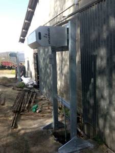 SUPPORT VERTICAL AUTOPORTANT